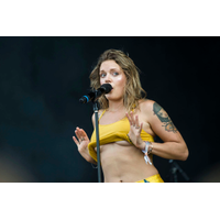 Tove Lo smed toppen for en kort stund da hun gav koncert på Blue Stage, Tinderbox i skøn solskin torsdag d. 22. juni 2017. 1240_069065-fe8Zh0MA.jpg